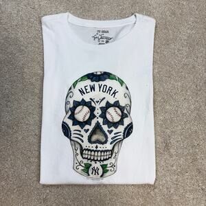 NWT Tiny Turnip TT Gear New York Yankees Sugar Skull Graphic T-Shirt Size XL